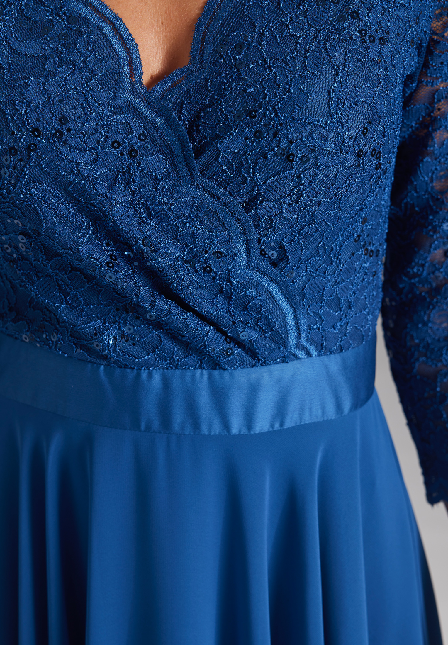 Swing Spitzen-Chiffon-Kleid mit Bogenkant azure blue 5