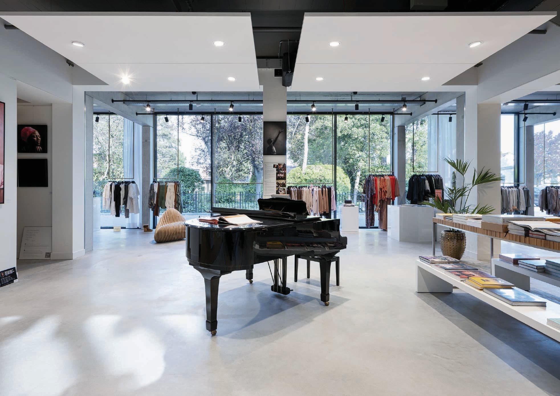 Piano in de winkel afbeelding