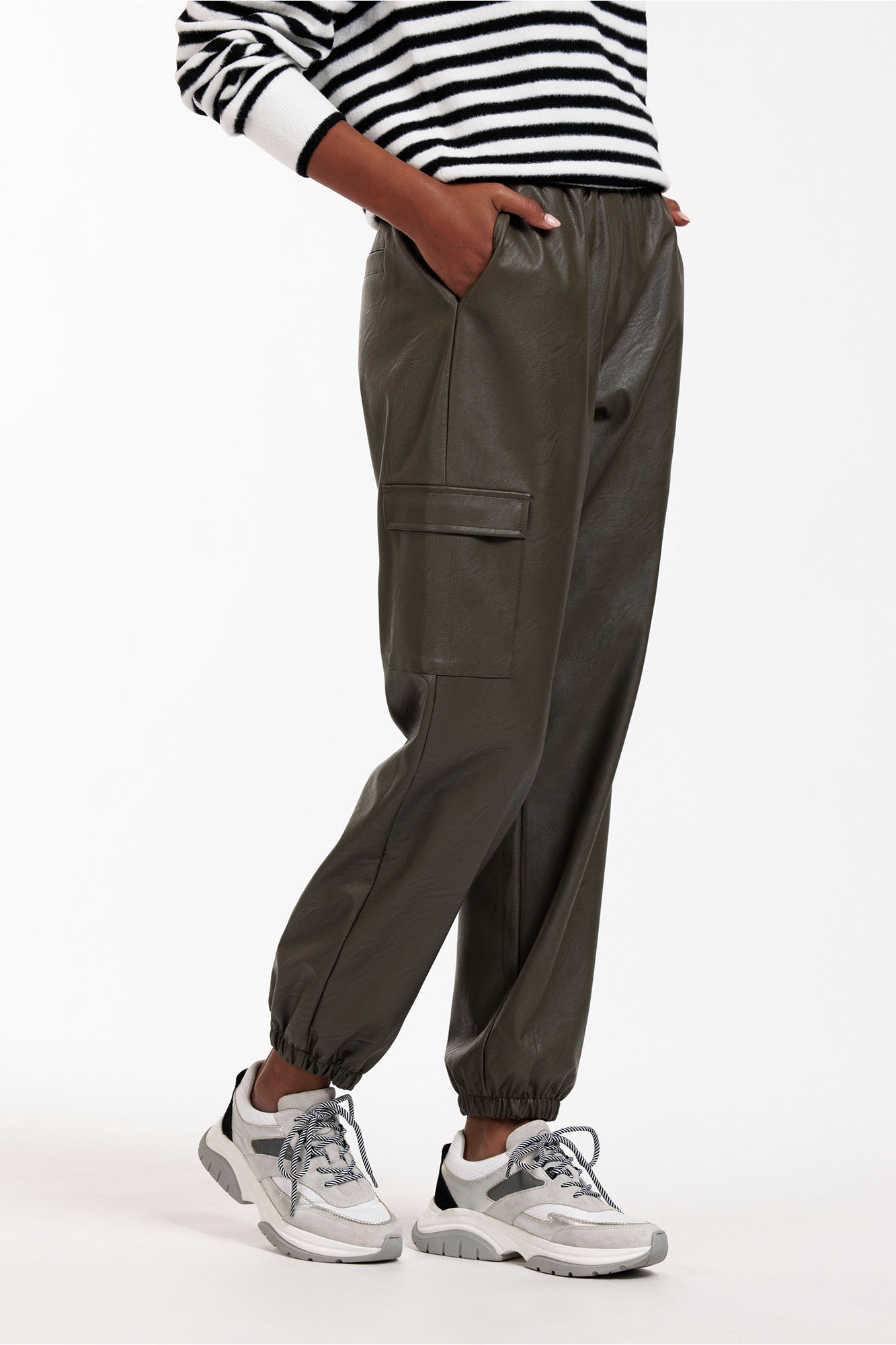 Studio Anneloes Evi leather cargo trousers Groen-1 2