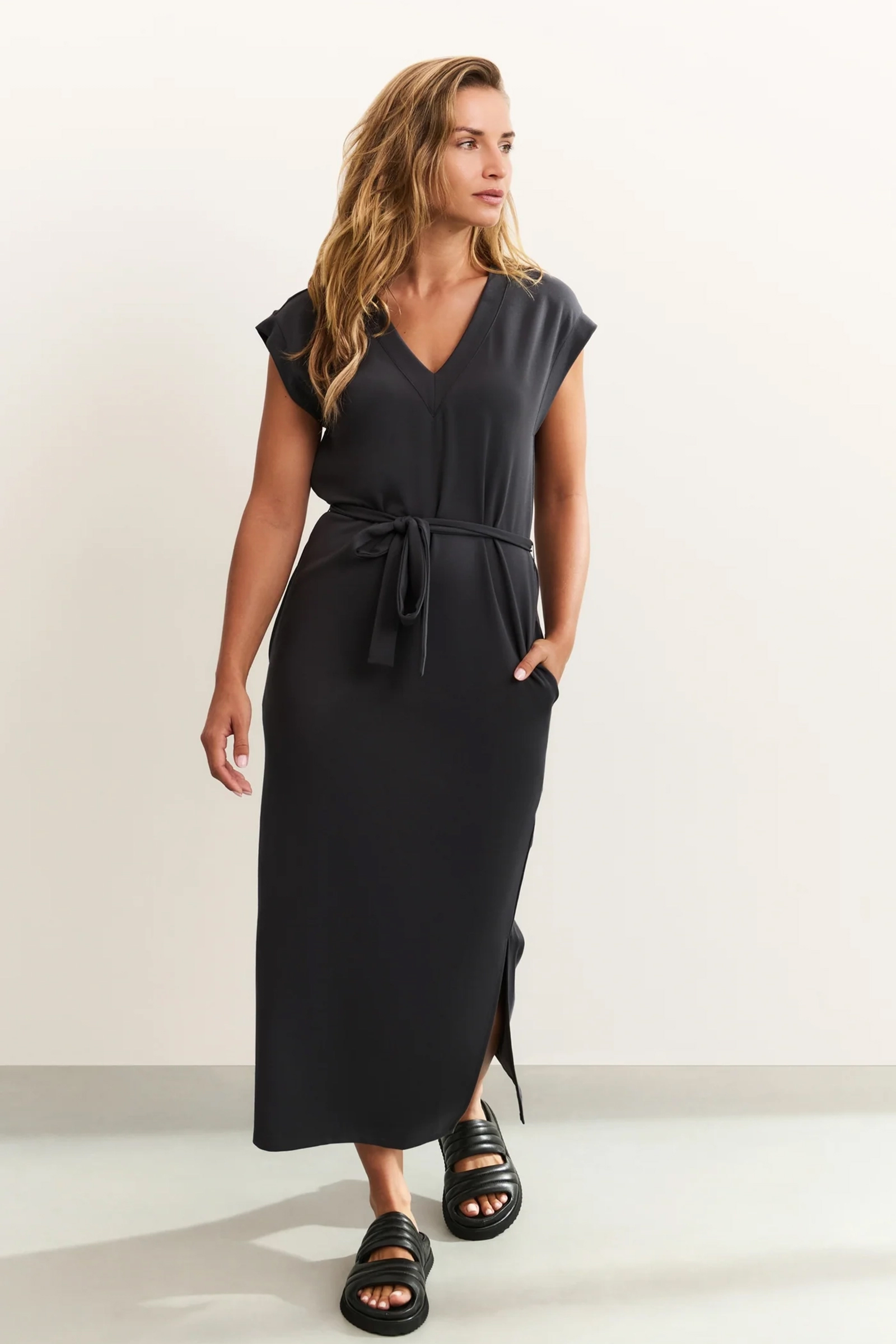 Yaya V-neck t-shirt dress with belt WASHED BLACK 2