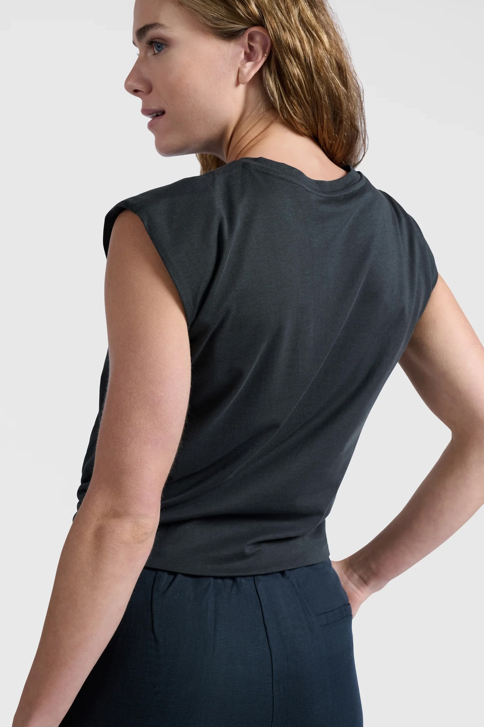 Yaya Sleeveless top with knot WASHED BLACK 3