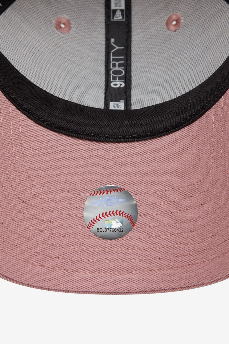 Casual cap rose