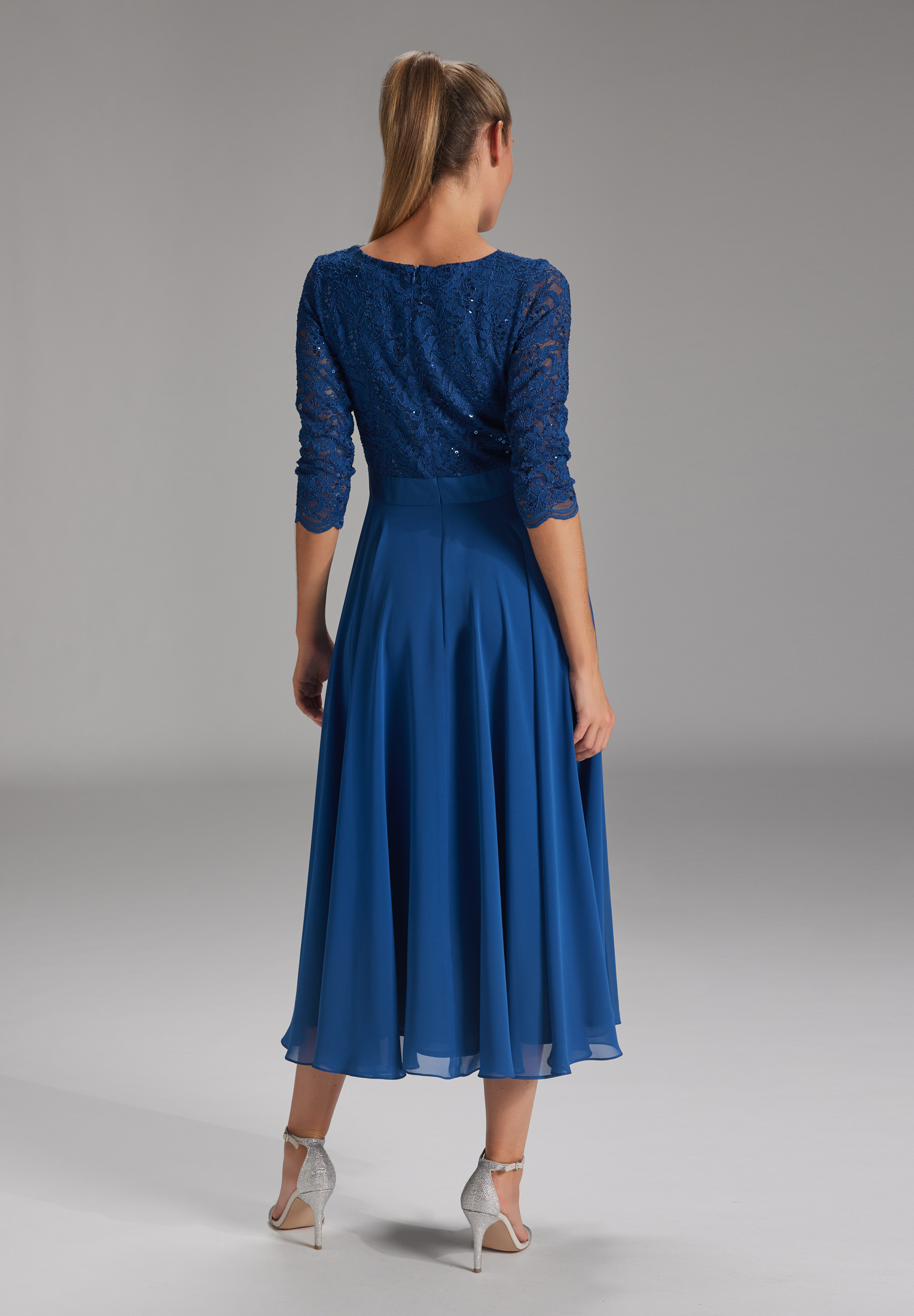 Swing Spitzen-Chiffon-Kleid mit Bogenkant azure blue 3