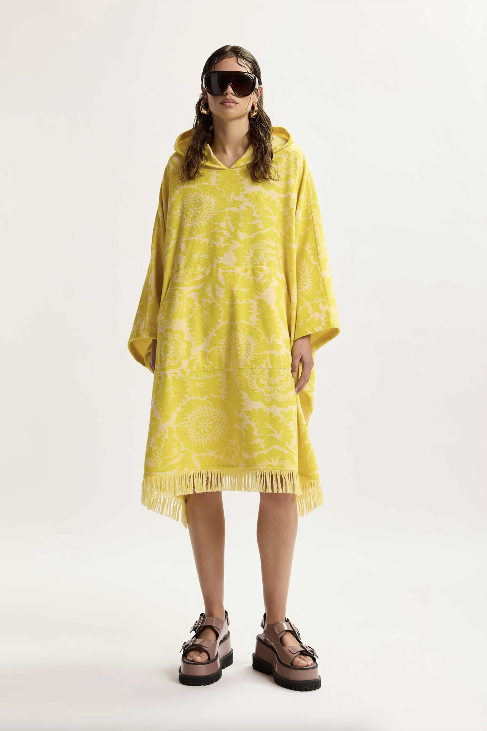 Dames poncho/cape geel