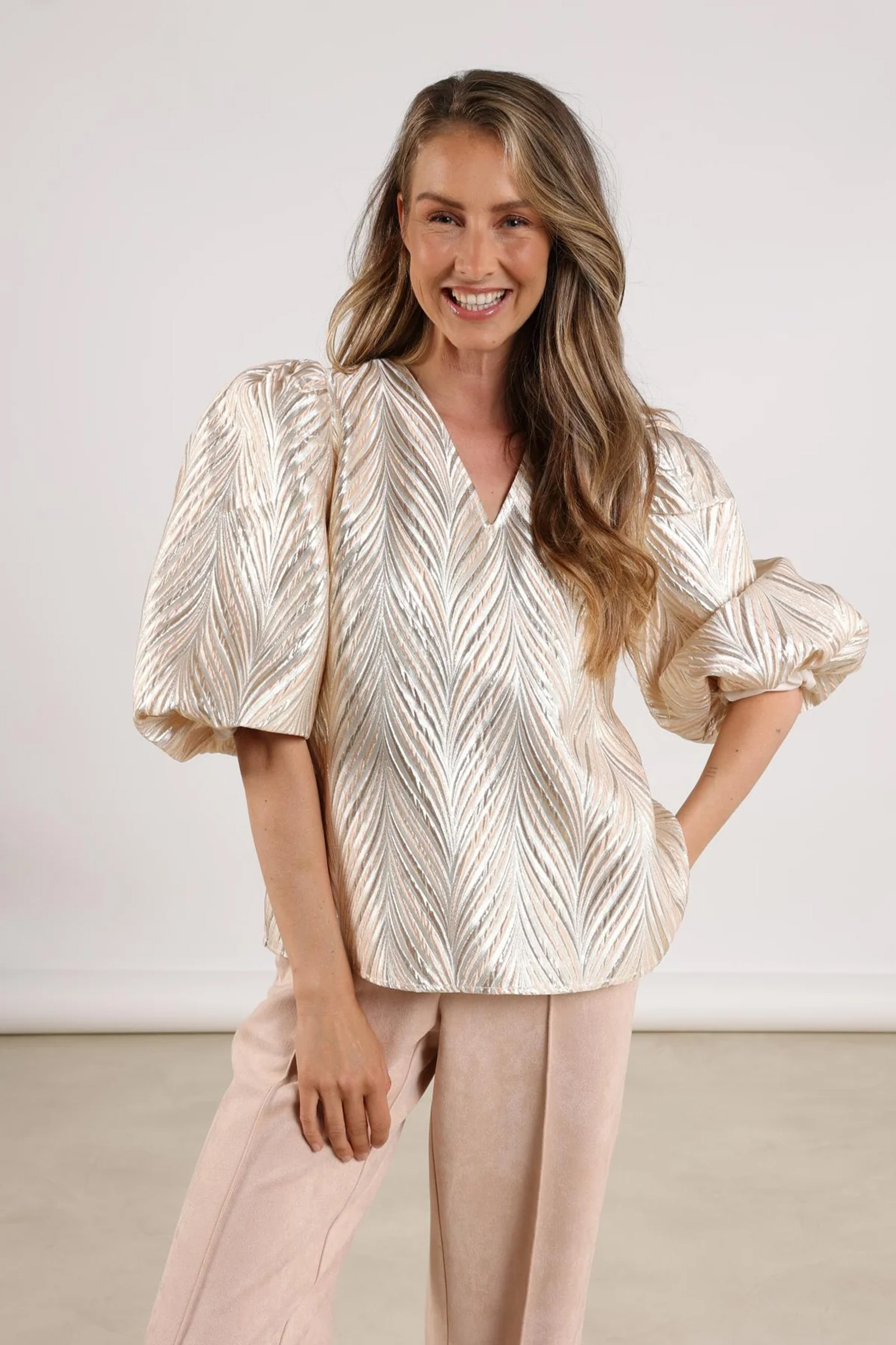 Dames blouse mouwloos goud